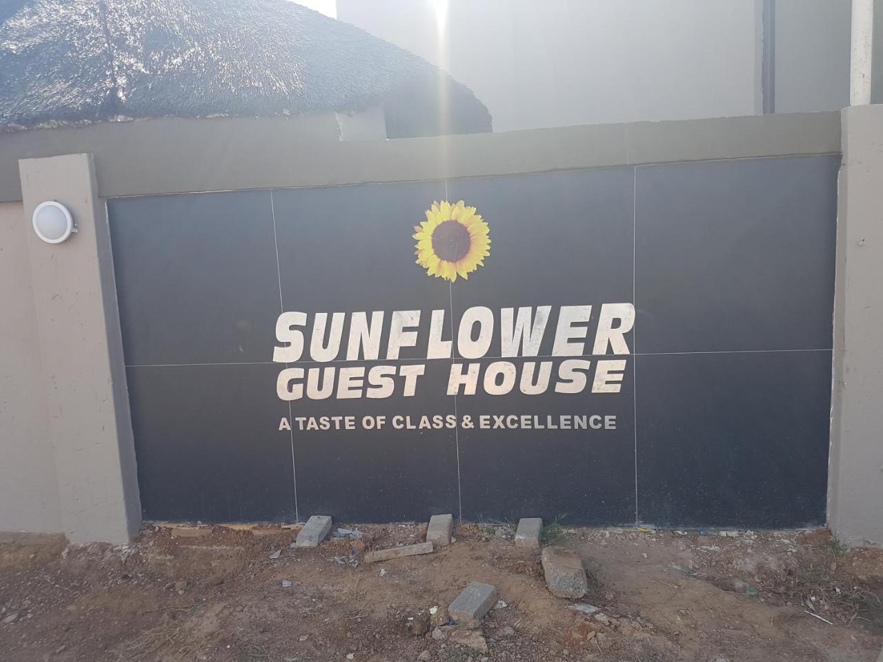 Sunflower Guesthouse & Spa Vanderbijlpark ภายนอก รูปภาพ