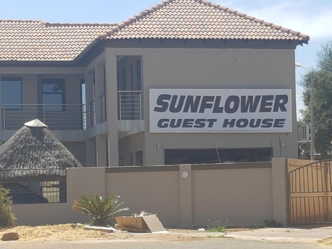 Sunflower Guesthouse & Spa Vanderbijlpark ภายนอก รูปภาพ