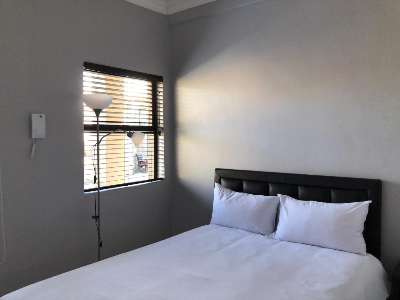 Sunflower Guesthouse & Spa Vanderbijlpark ภายนอก รูปภาพ