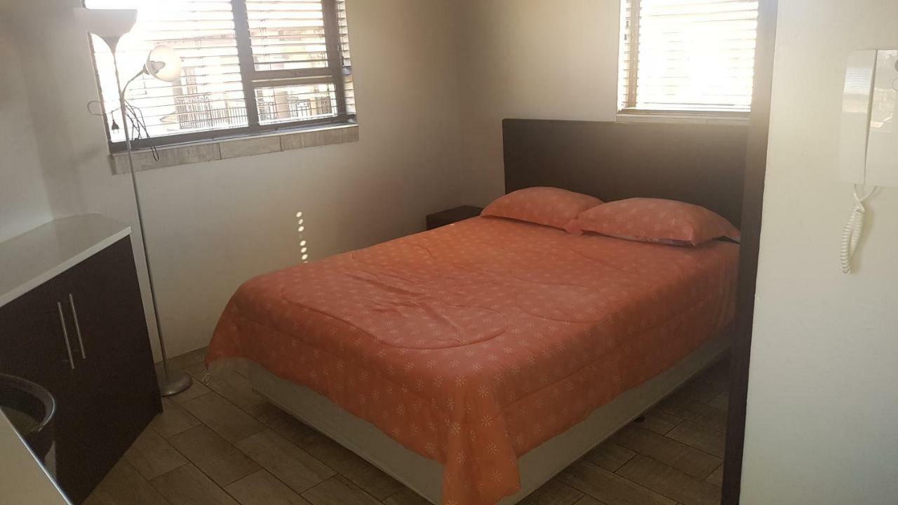 Sunflower Guesthouse & Spa Vanderbijlpark ภายนอก รูปภาพ